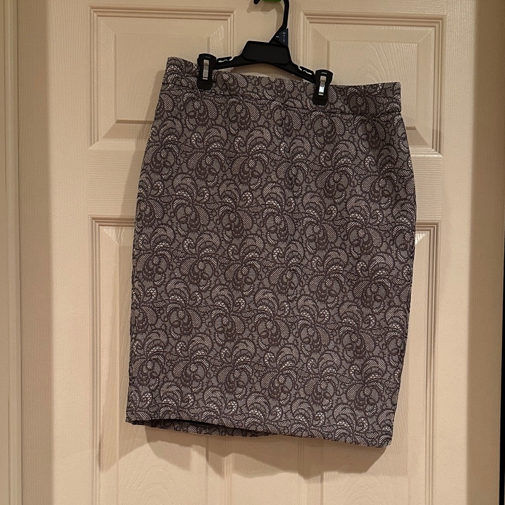 Ann Taylor Gray Patterned Pencil Skirt